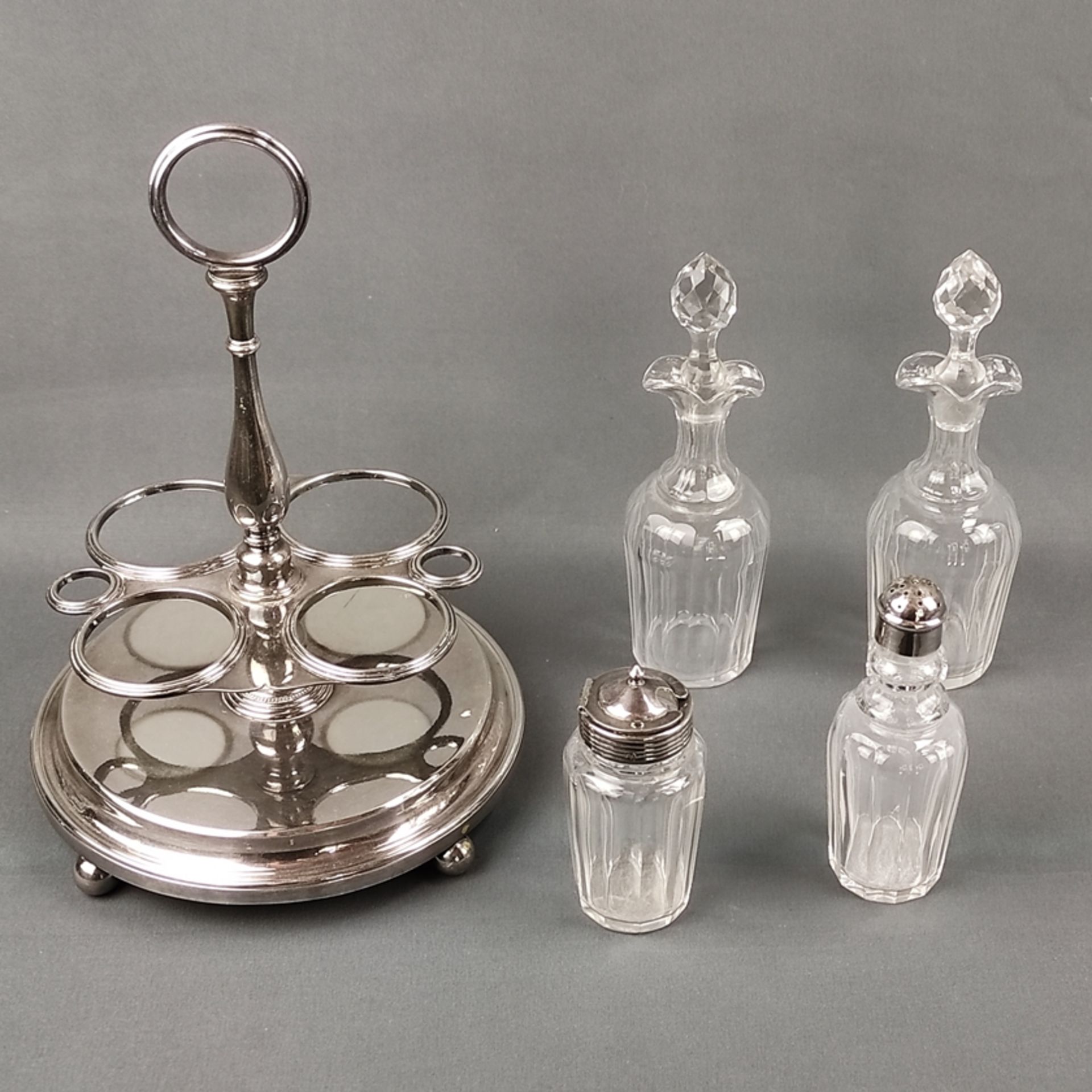 Cruet, Christofle, Paris, silver plated, round stand on four ball feet, four inserts, two with glas - Image 3 of 5