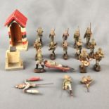 Elastolin/ Lineol Soldaten, Germany, Konvolut aus 10 Figuren, vier weitere mit deutlichen Beschädig