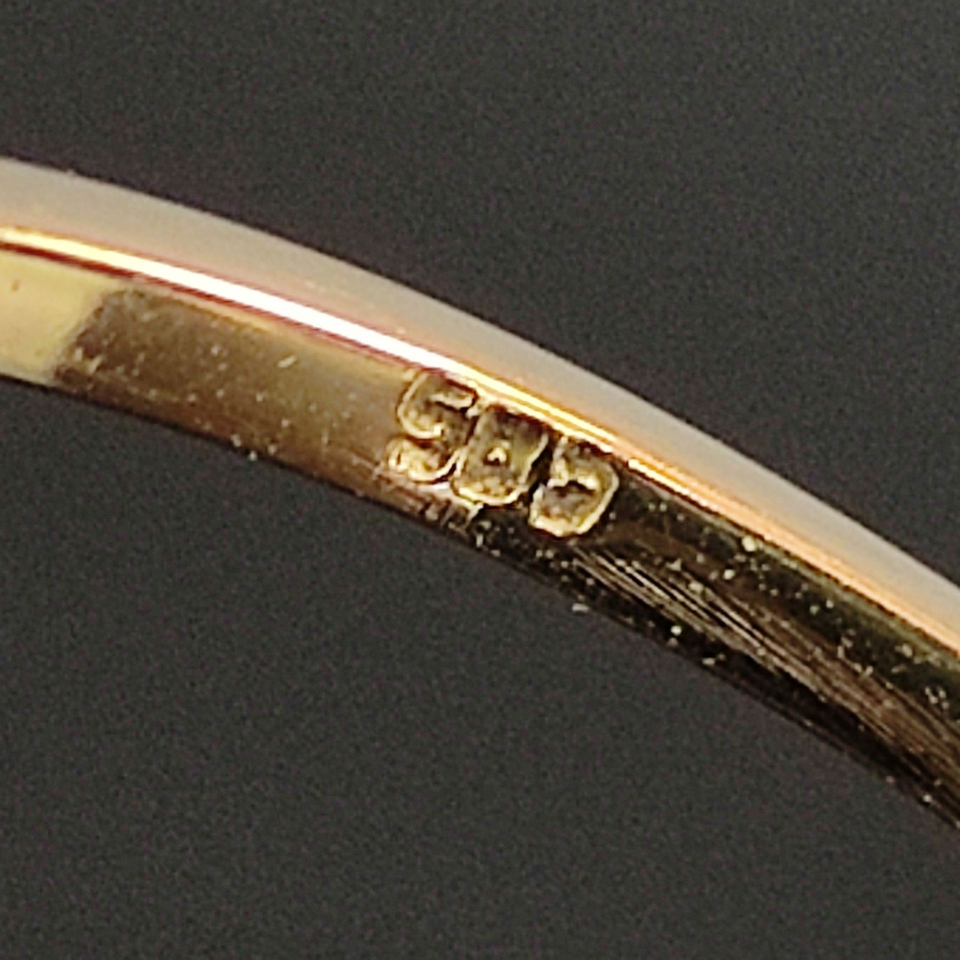 Brillant-Ring, 585/14K Weiß- /Gelbgold, 2,67g, besetzt mit zwei größeren Diamanten von zusammen um  - Bild 3 aus 3