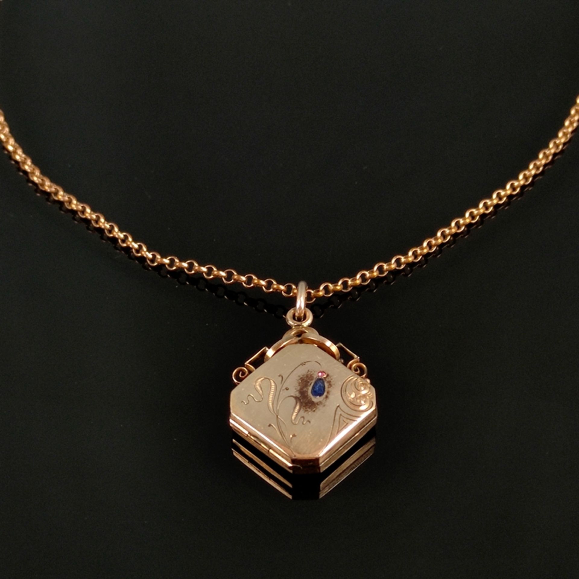 Art Nouveau medallion pendant with chain, foam gold, total weight 11,4g, octagonal hinged pendant o