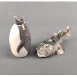 Zwei Tierfiguren Royal Copenhagen, Pinguin, polychrom bemalt, Höhe 7,5cm, Fisch, polychrom bemalt,