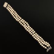 Perl-Armband, 3 Stränge, 585/14K Gelbgold, Gesamtgewicht 23,8g, feine Akoya-Zuchtperlen in leicht c