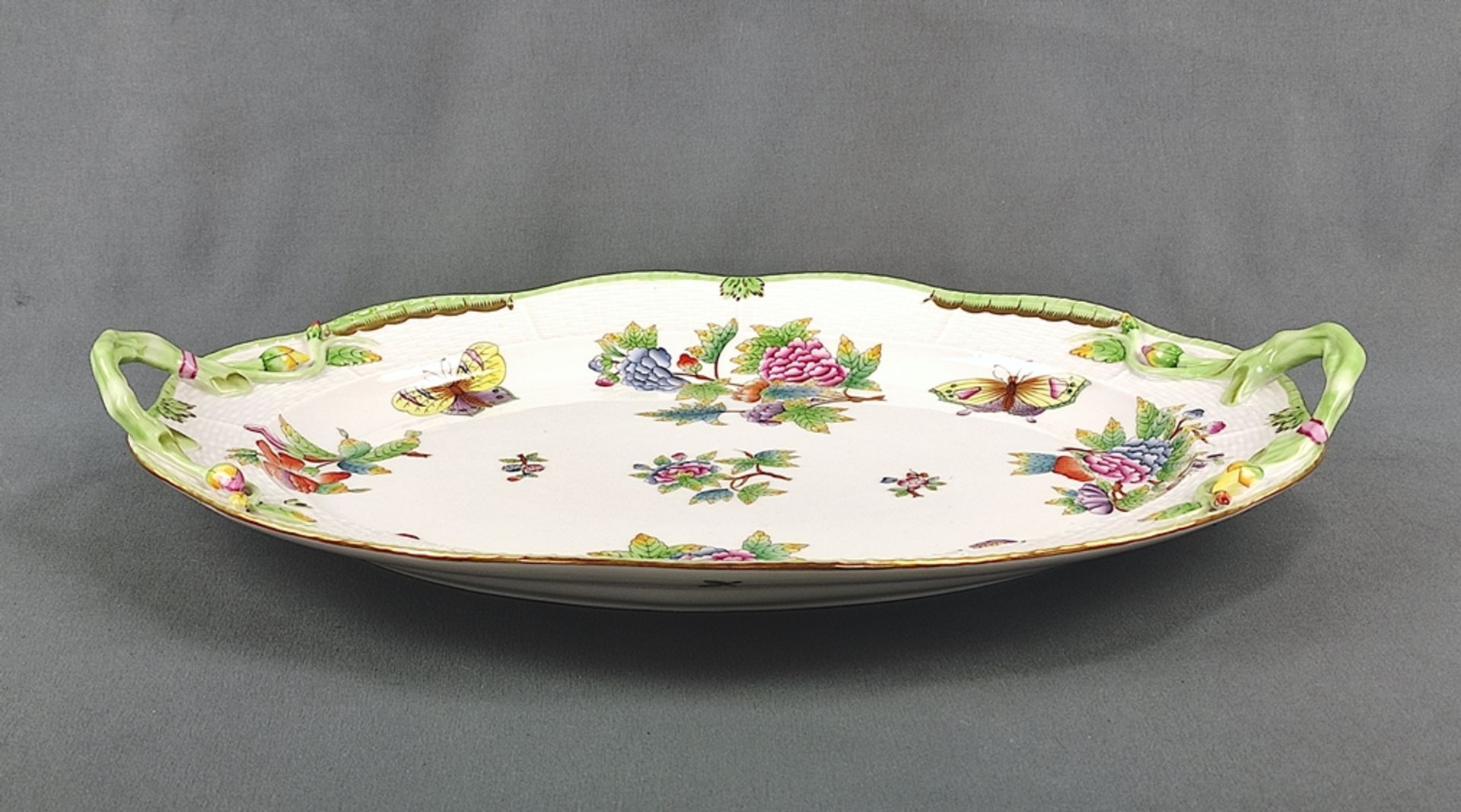 Large serving dish, Herend, Victoria décor, polychrome painting with blossoms and butterflies and g - Image 2 of 3