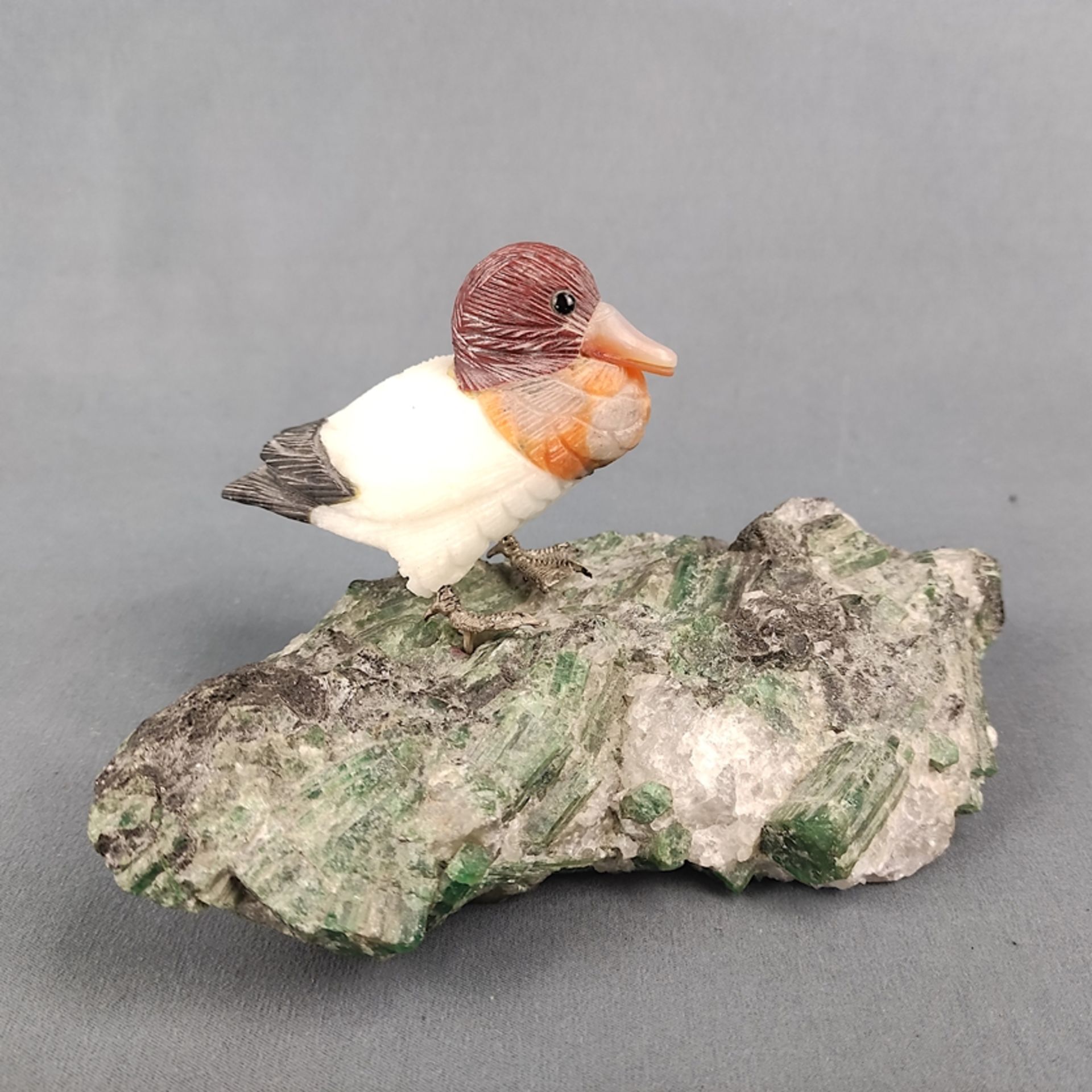 3 birds made of semi-precious stones, consisting of "toucan" sitting on rock crystal, height 6.5cm, - Image 2 of 7