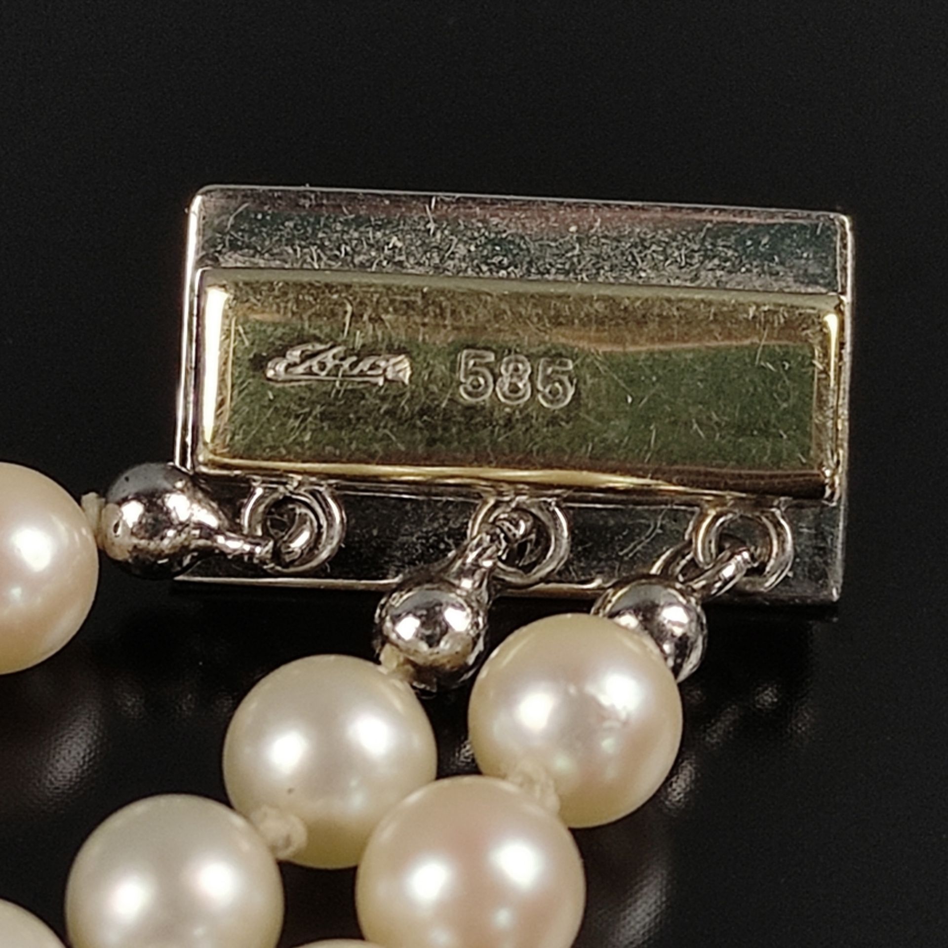 Pearl bracelet, 3 strands, 585/14K yellow gold, total weight 23,8g, fine Akoya cultured pearls in l - Image 3 of 4