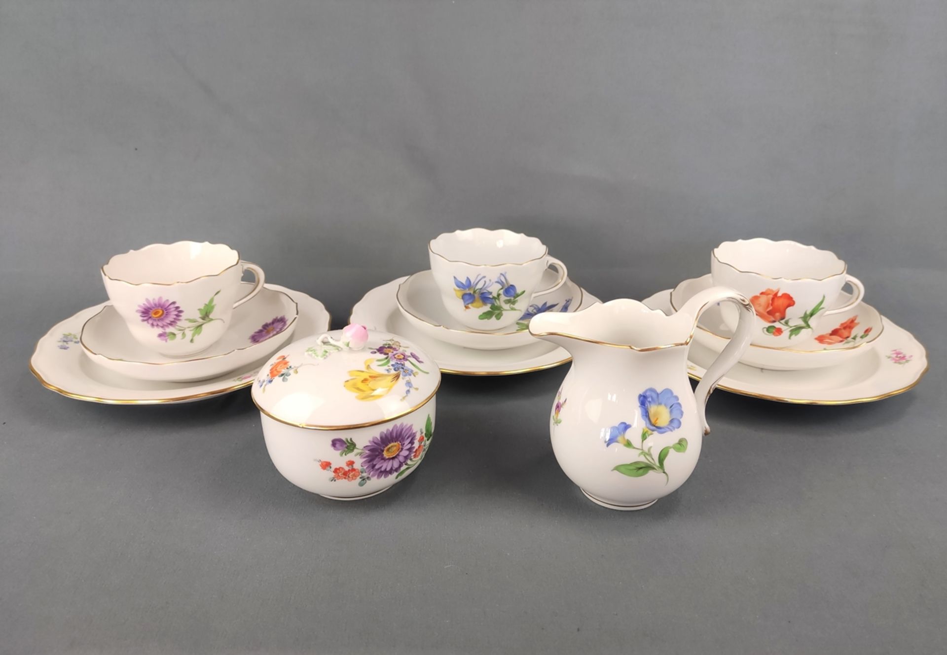 Coffee/tea service, for 6 persons, Meissen sword mark, new cut-out with floral polychrome decoratio - Image 2 of 3