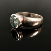 Aquamarin-Ring, Goldschmiedearbeit, Silber 925, 14,24g, mittig runder facettierter Aquamarin von 3,