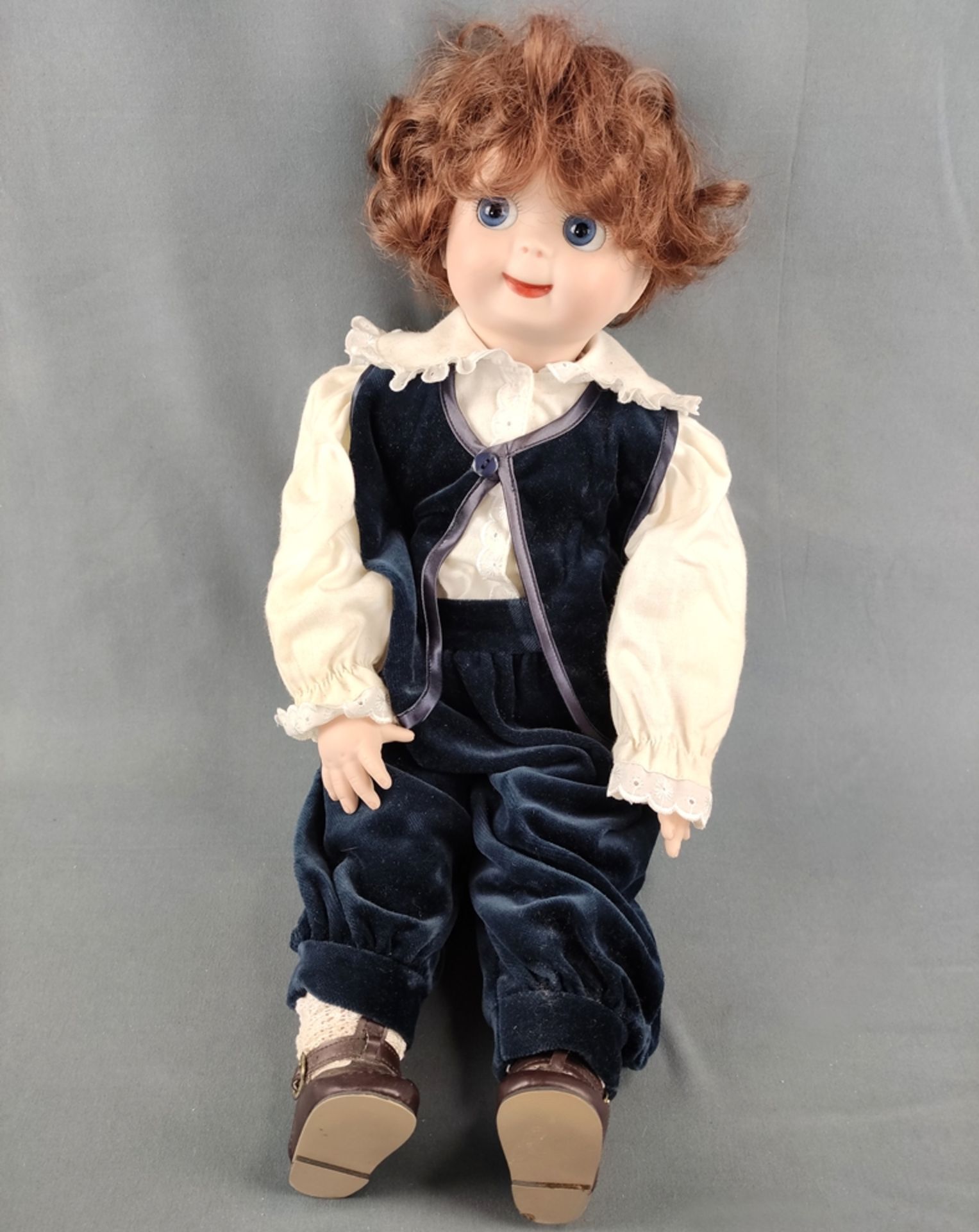 Doll "Googlie" by J.D. Kestner, with big blue eyes and closed melon mouth, brown curly wig and stra