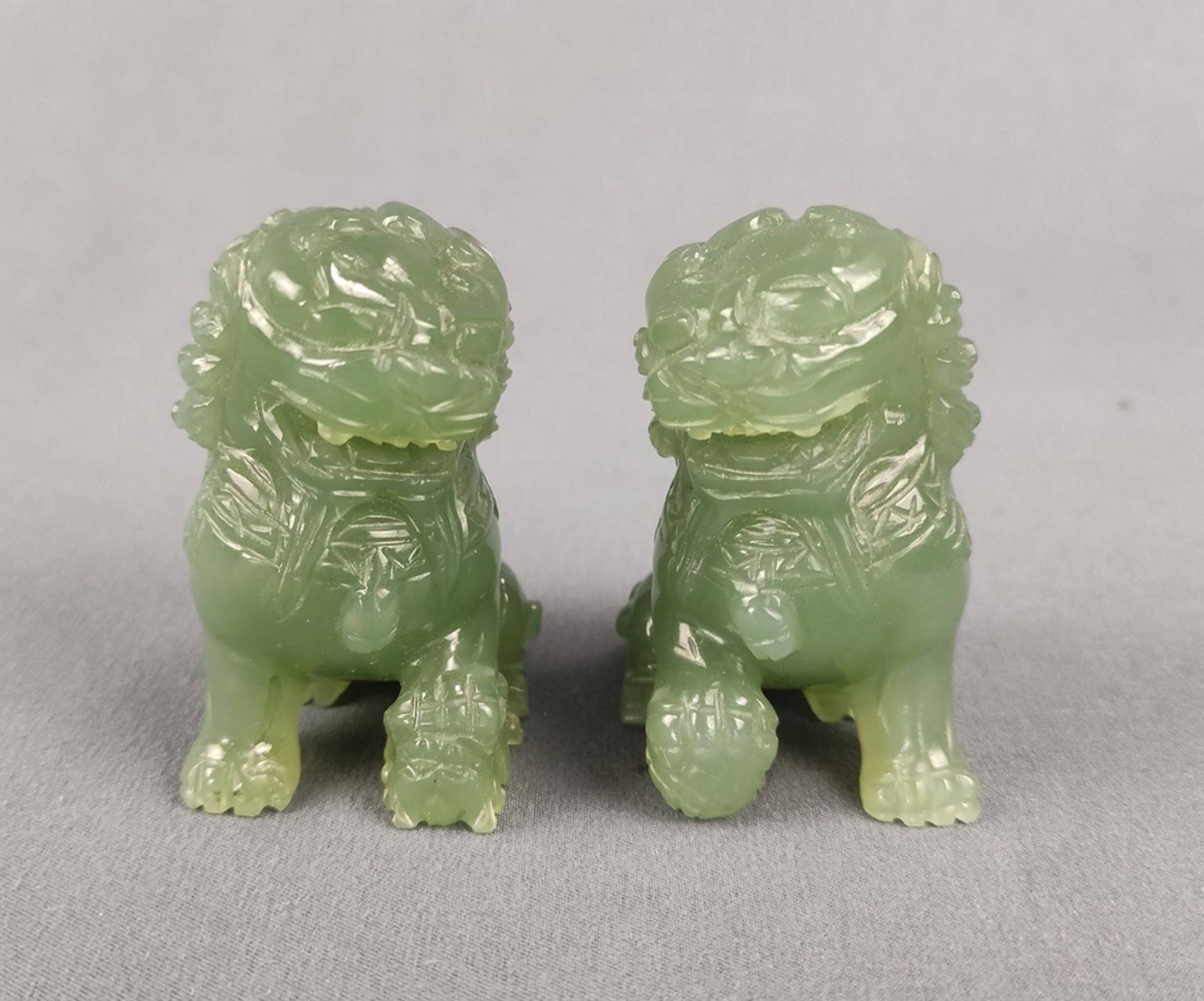 Pair of guardian lions/ Fo dogs, jade carved, China, 20th century, height approx. 6cm each *832/03 