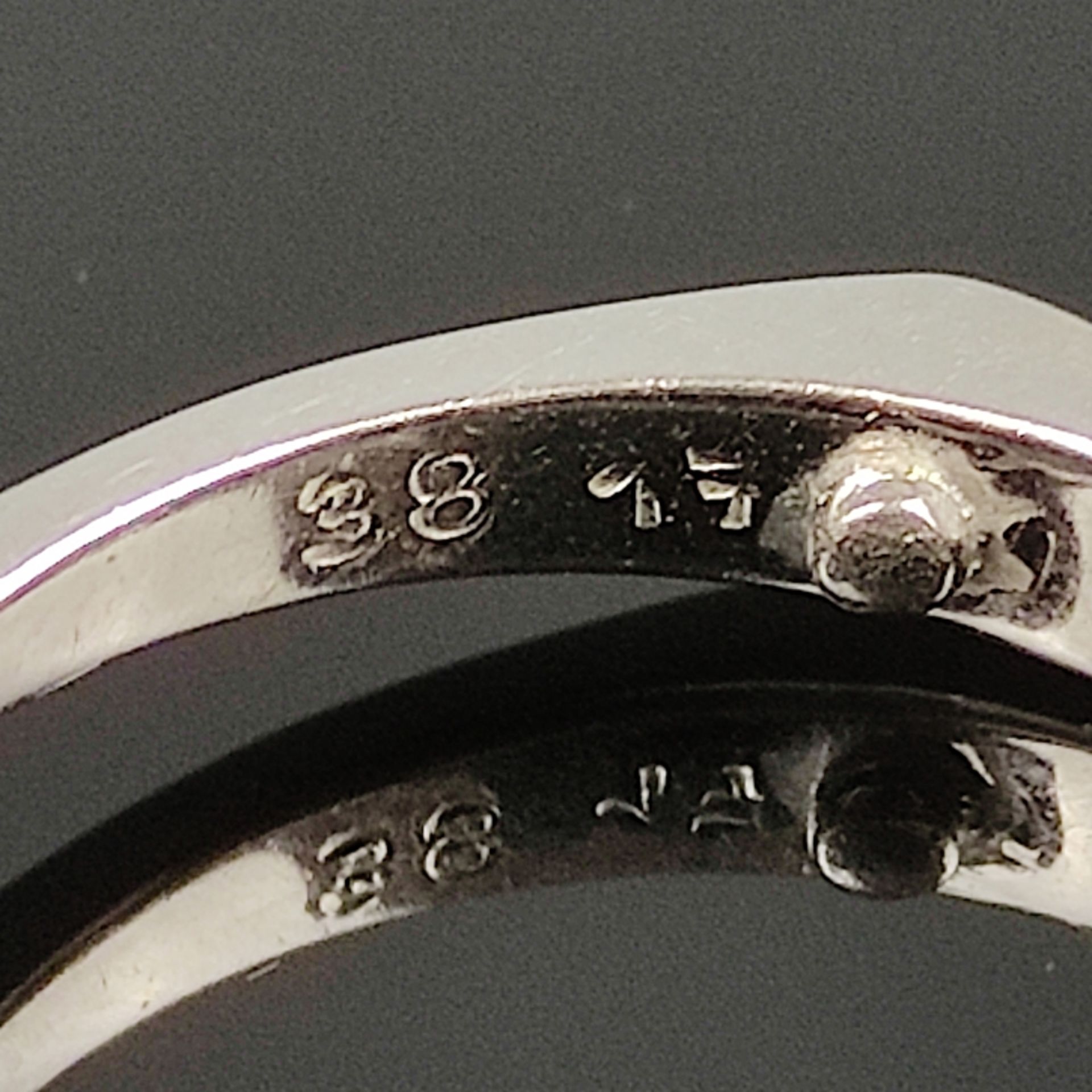 Diamant-Saphir-Ring, 585/14K Weißgold, 3,6g, besetzt mit 6 Diamanten und 4 Saphiren, am unteren End - Bild 4 aus 4