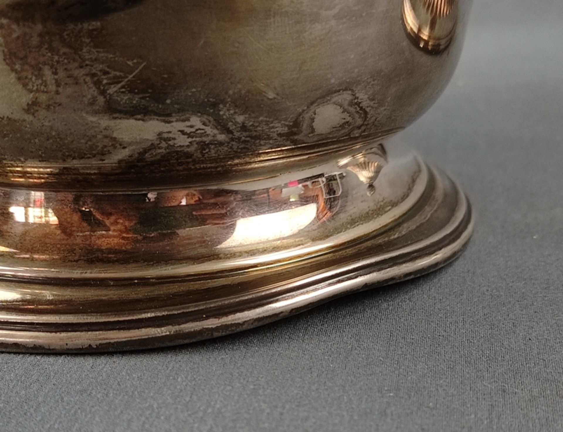 Lidded bowl, silver 800, 440g, in classical style, finial with pine knob, shell-shaped straight han - Image 3 of 4