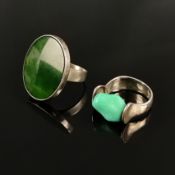 Zwei moderne Ringe, einer mit großem ovalen dunkelgrünen Stein, Maße 28,4x23,5mm, Silber 925, 12,4g