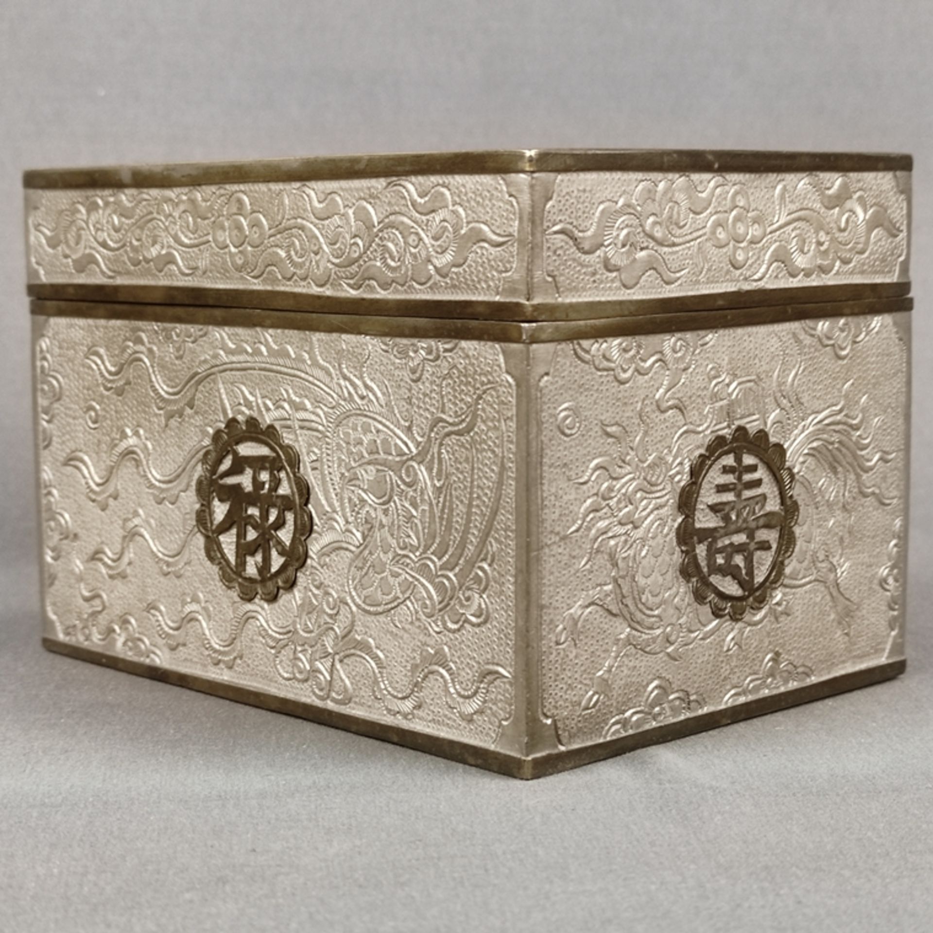 Tea caddy, China, pewter, relief decoration with floral motives and dragons, on each side writing c - Image 5 of 5