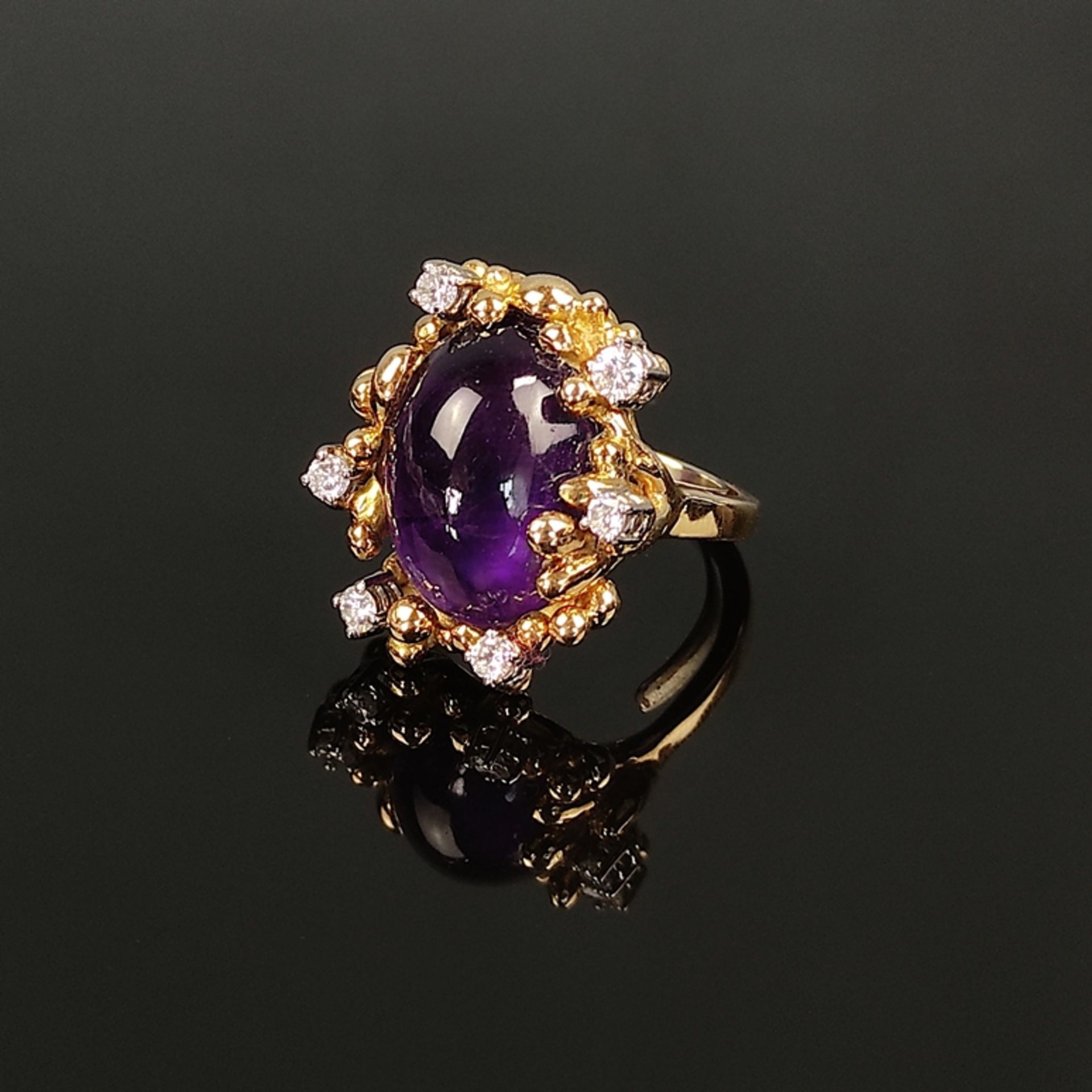 Design amethyst diamond ring, Gloor, 750/18K yellow gold, total weight 14.5g, centered large oval a