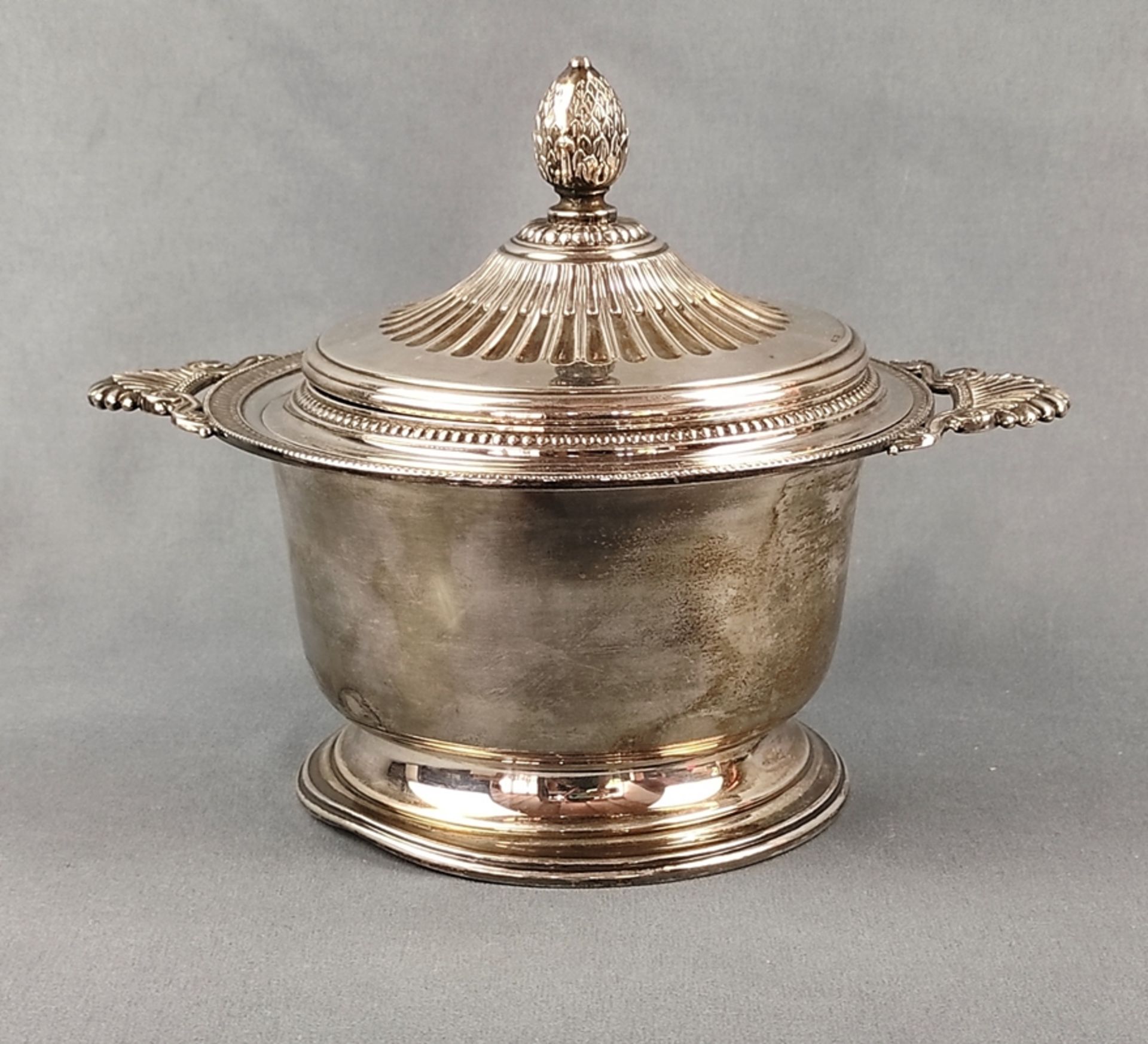 Lidded bowl, silver 800, 440g, in classical style, finial with pine knob, shell-shaped straight han