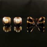 Paar Ohrstecker mit Perlen, 585/14K Gelbgold, 2,28g, Perlen je von einem Durchmesser von ca. 4,7mm,