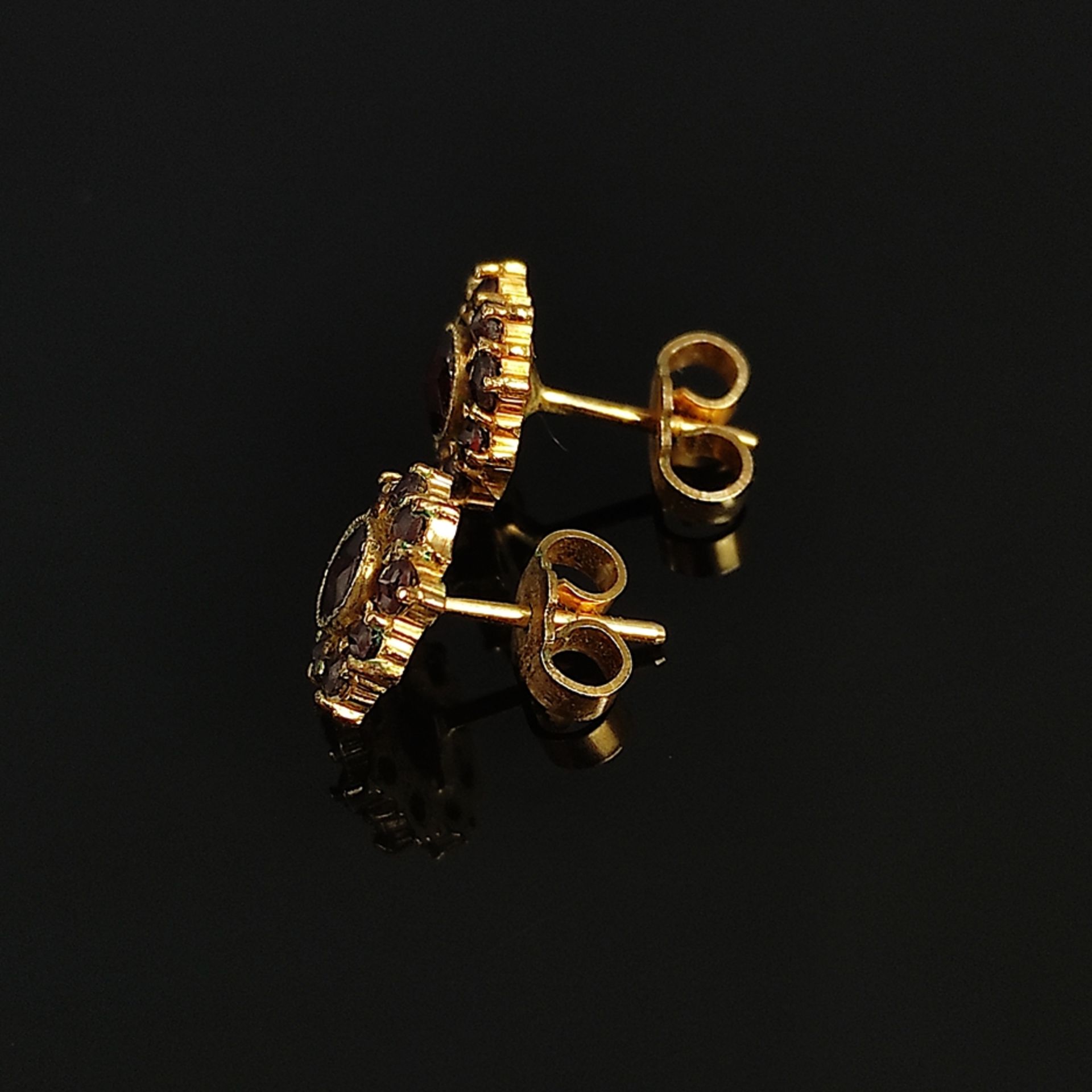 Antique garnet gold earrings, standard gold (250/1000), so also hallmarked, stud earrings made in r - Image 2 of 3