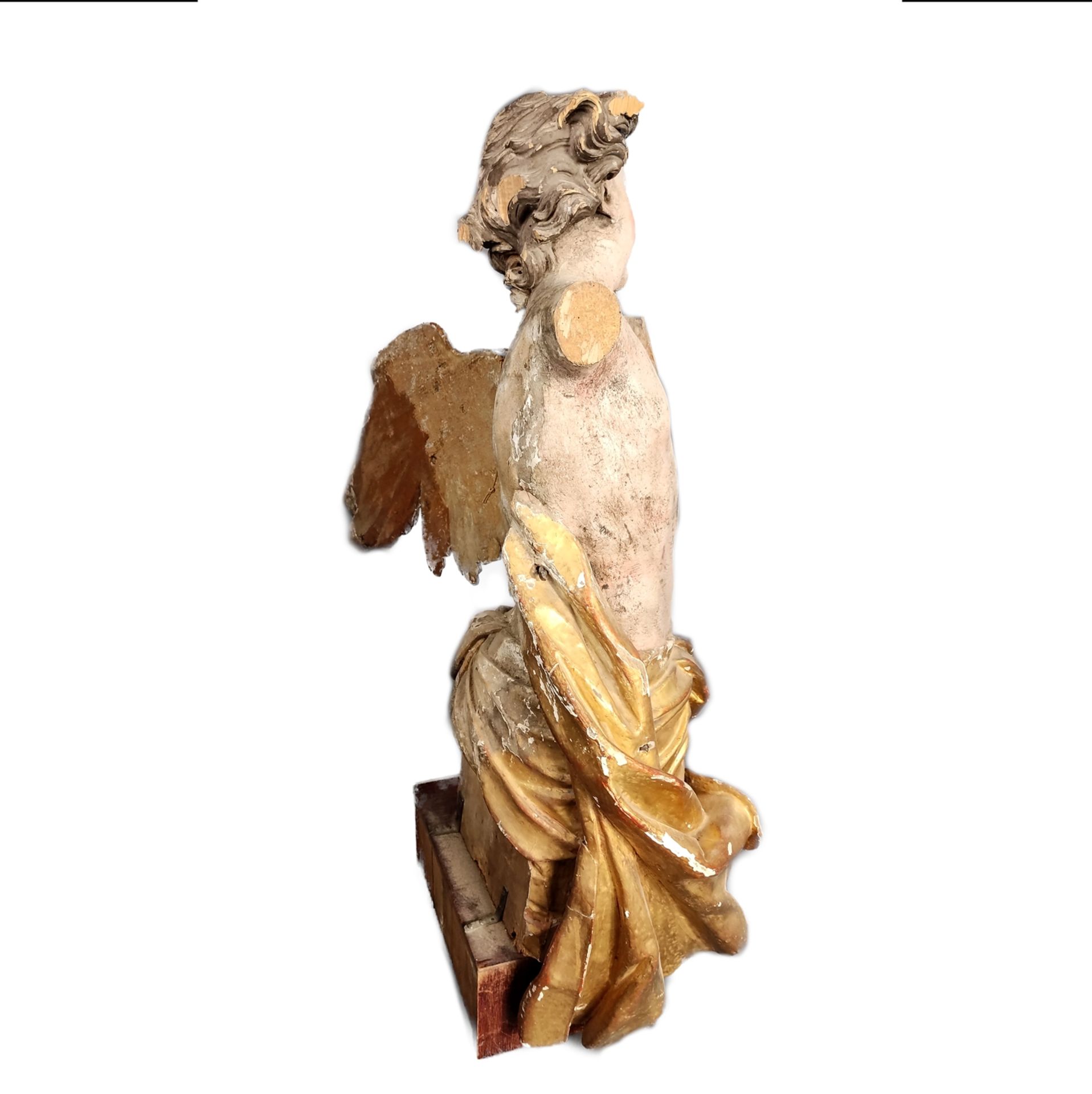 Barocker Engel, um 1780, auf Podest, vollrund geschnitzte Figur eines Engels, ein Flügel vorhanden, - Bild 4 aus 7