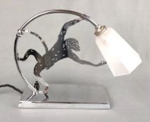 Art Déco "Affen"-Lampe, rechteckiger Standfuß, darauf als Boden befestigt Halterung für Birne, dara