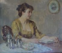 Knoebel, Robert (1874 Reichenberg - 1924 München) "Junge Frau mit Buch", am Kaffeetisch, elegant ge