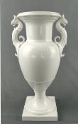 Vase, KPM, Berlin, "Französische Vase", 20. Jahrhundert, 1. Wahl, rechteckiger Standfuß, Balusterfo