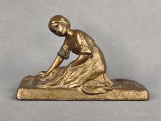 Tereszczuk, Peter (1875 - 1963) "Wäscherin", kniend, auf rechteckiger Basis, Bronzefigur, um 1900, 