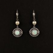 Opal-Perl-Ohrringe, Silber 925, 5,7g, Klappohrbügel besetzt mit weißen Akoya-Zuchtperlen in feinem