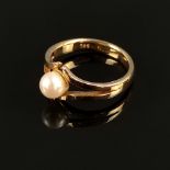 Perl-Goldring, 585/14K Gelbgold, 4,36g, mittig besetzt mit einer Perle von einem Durchmesser um ca.