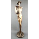 Proding, Austin (20. Jahrhundert) "Elegante Dame", in Designeroutfit, Keramik, bemalt in Gold und S