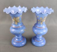 Paar Spätbiedermeier Vasen, hellblaues opakes Glas, mundgeblasen, gegliederter Korpus mit gebördelt