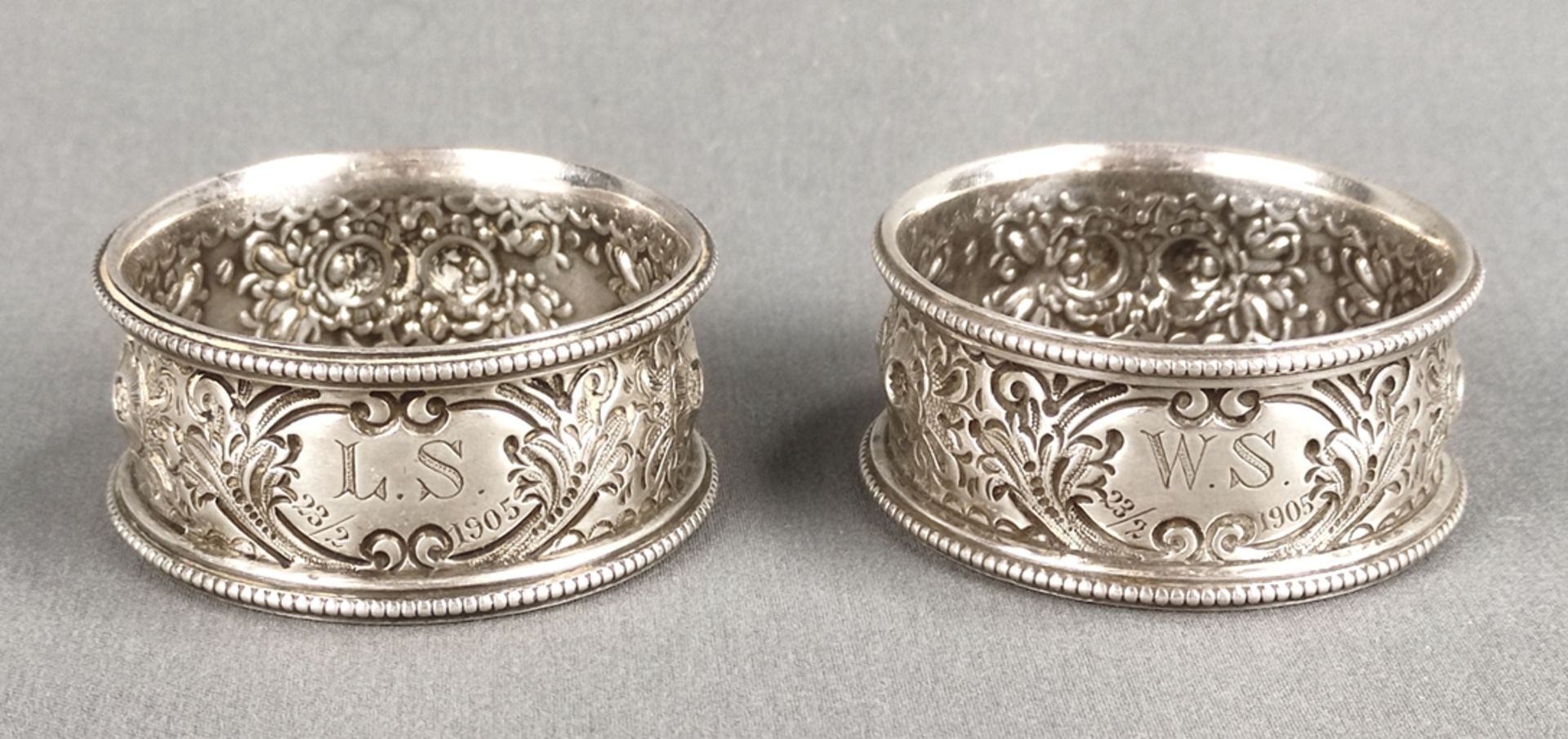 Paar Serviettenringe, Sterlingsilber, England, Sheffield, 1891, Gesamtgewicht 61,57g, aufwendig fei