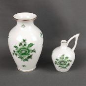 Zwei Vasen, Herend, Dekor Apponyi in grün, eine mit Henkel, Höhe 9,5cm und Höhe 14cm *665/01 (inter