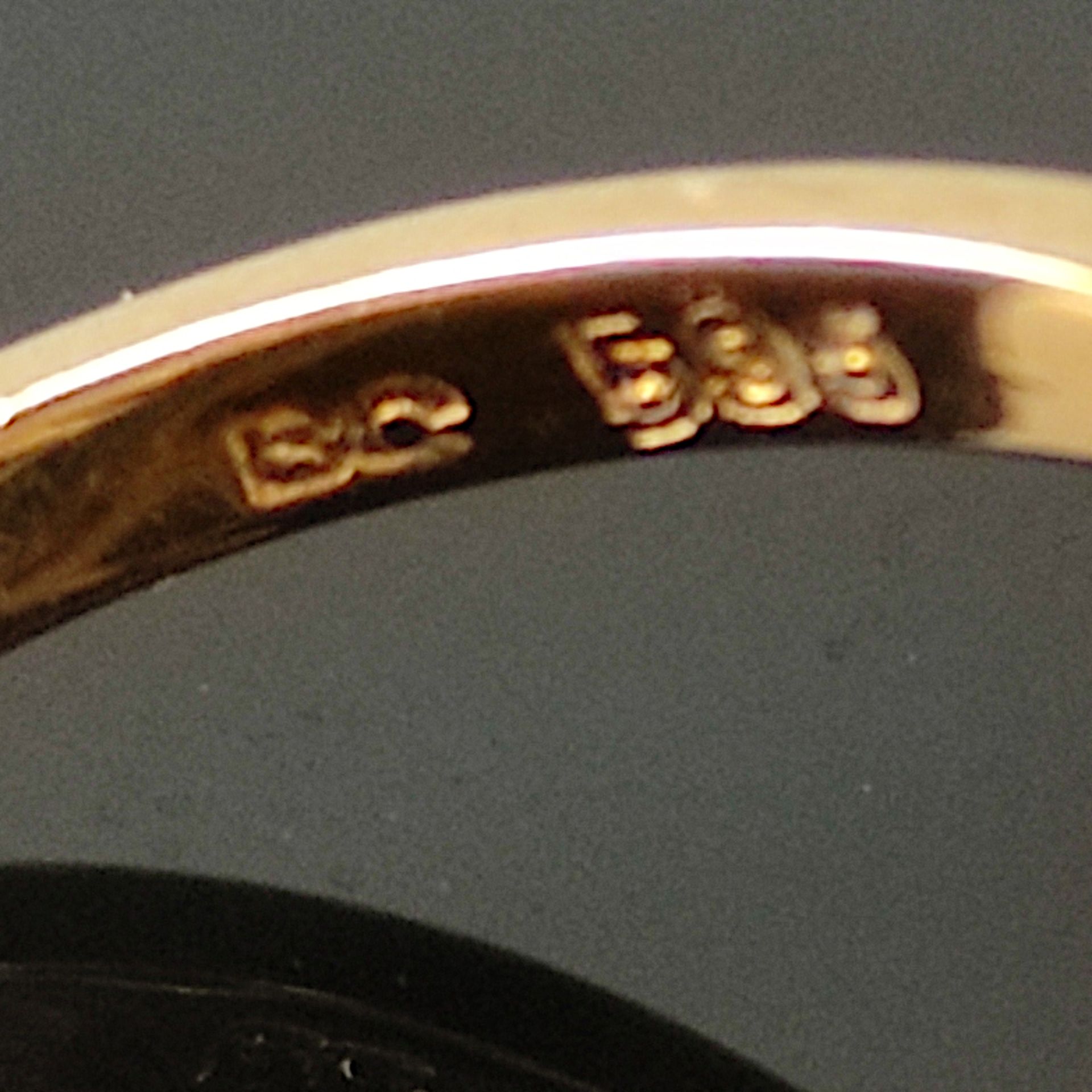Diamant-Ring, 585/14K Gelb-/Weißgold (punziert), Gesamtgewicht 3,81g, mittig drei Brillanten von zu - Bild 3 aus 3