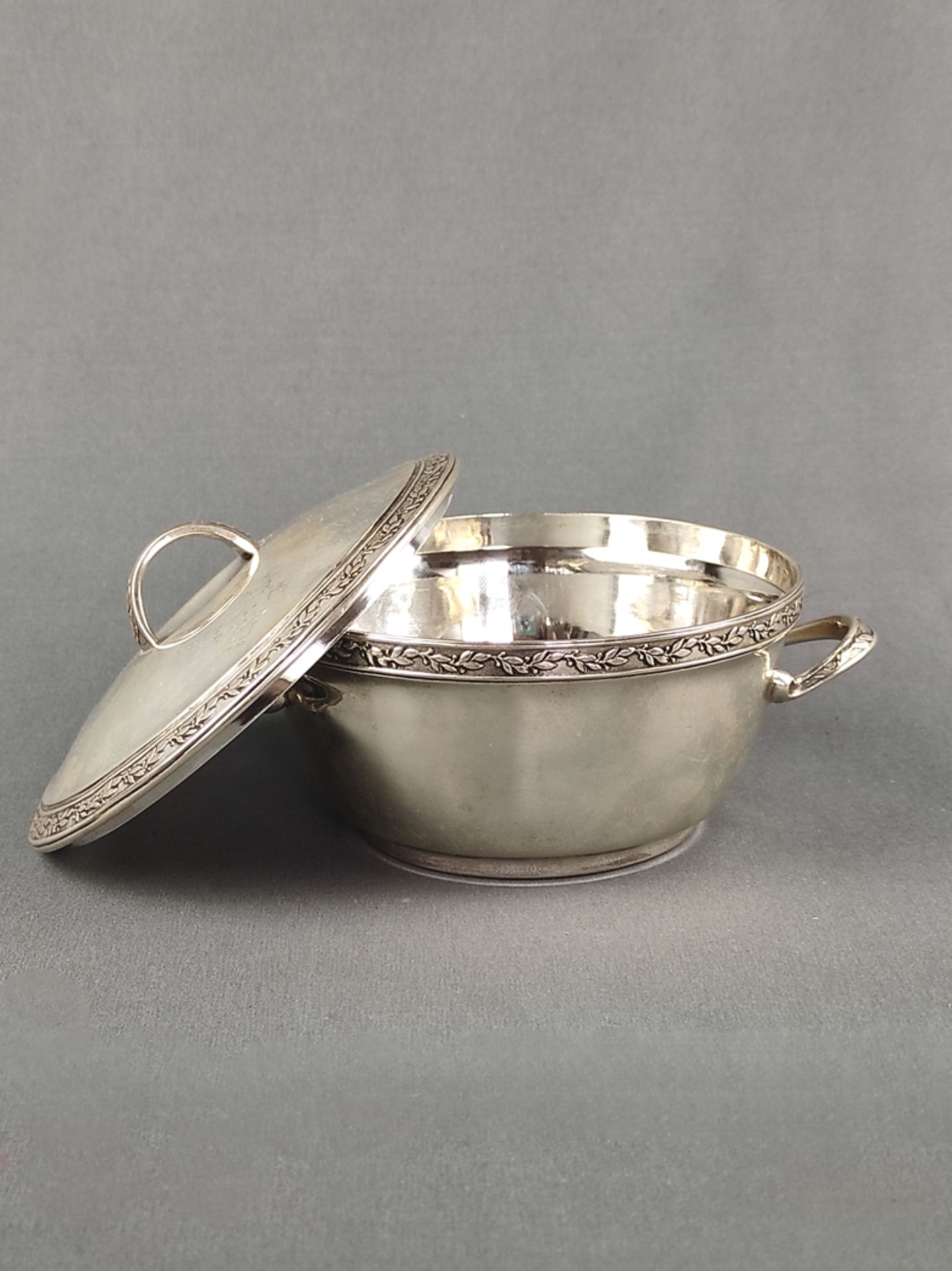 Elegant lidded box with two handles, 835 silver, Netherlands, hallmarked "Z II", after 1953, finely - Image 2 of 3