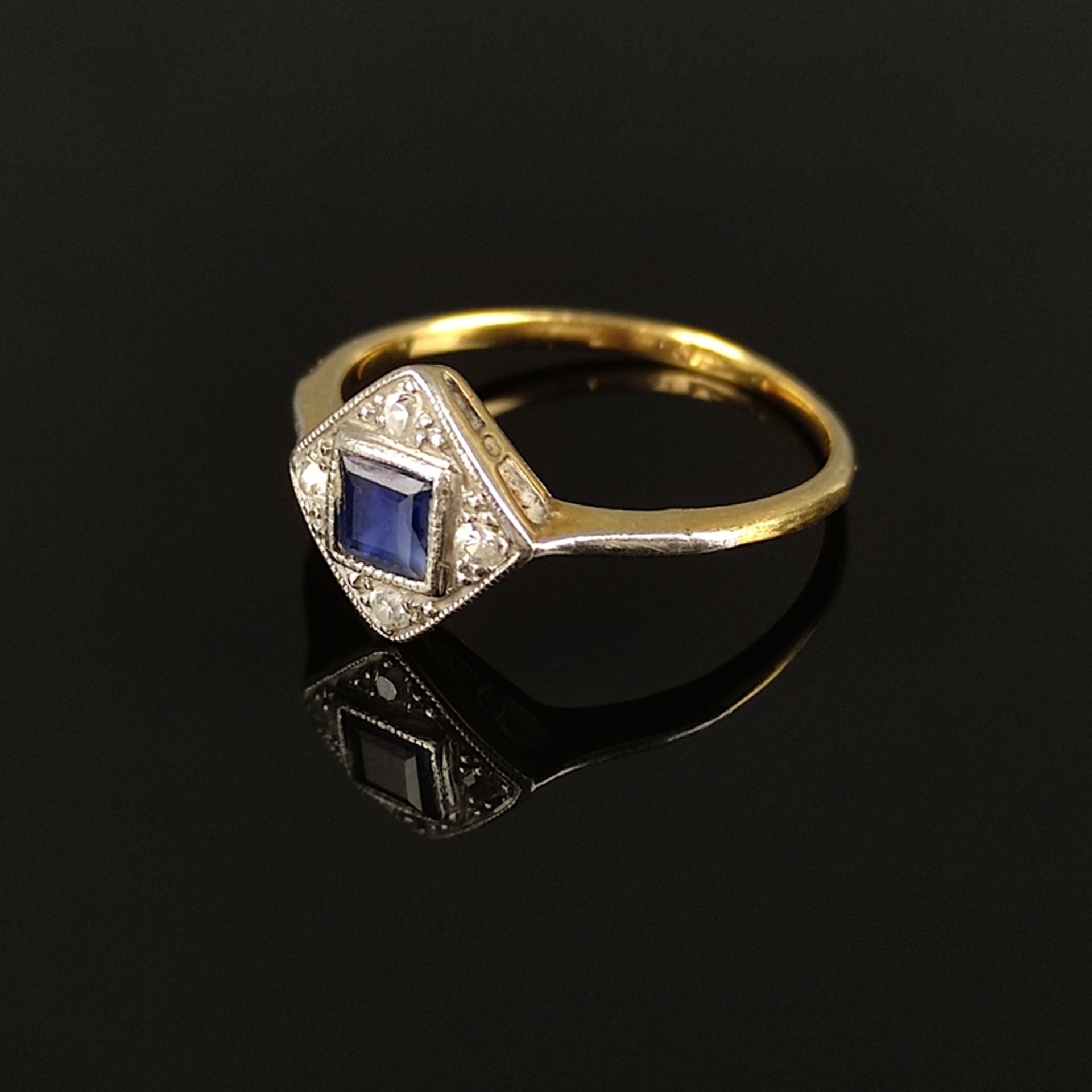 Art Déco Saphir-Brillant Ring, 750/18K Gelb-/Weißgold (getestet), Gesamtgewicht 2,2g, mittig rechte