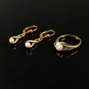 Schmuck-Set, 3 Teile, 333/8K Gelbgold, 3,3g, bestehend aus einem Paar Ohrhänger mit kleinen Perlen 