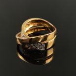 Brillant-Ring, 750/18K Gelbgold (punziert), 6,09g, Schauseite aus zwei Bögen geformt, einer davon k