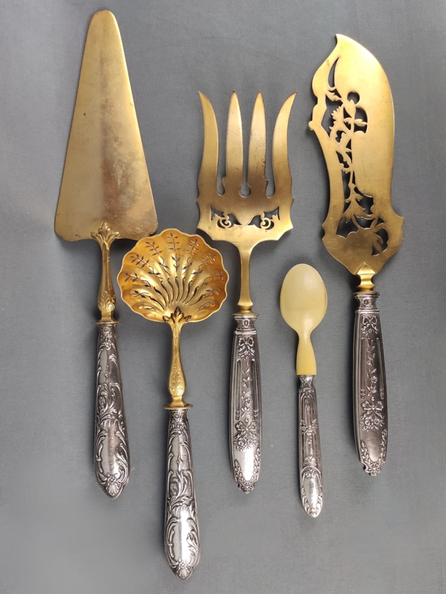 Serving cutlery, 5 pieces, France, Paris, Joseph Crossard, 19th/ 20th century, 4 matching, one misc - Image 2 of 3