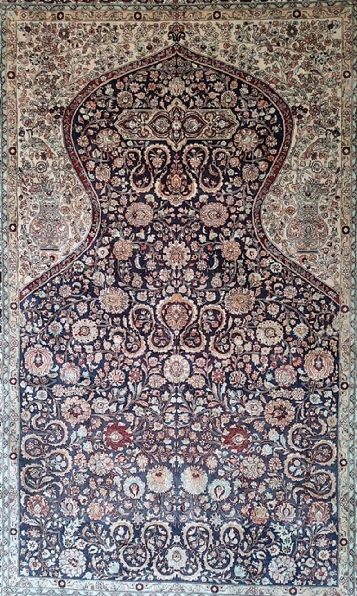 (Wand-)Teppich, Gebetsdesign, Vollseide, 168x109cm, an Holzleiste befestigt - Bild 2 aus 4