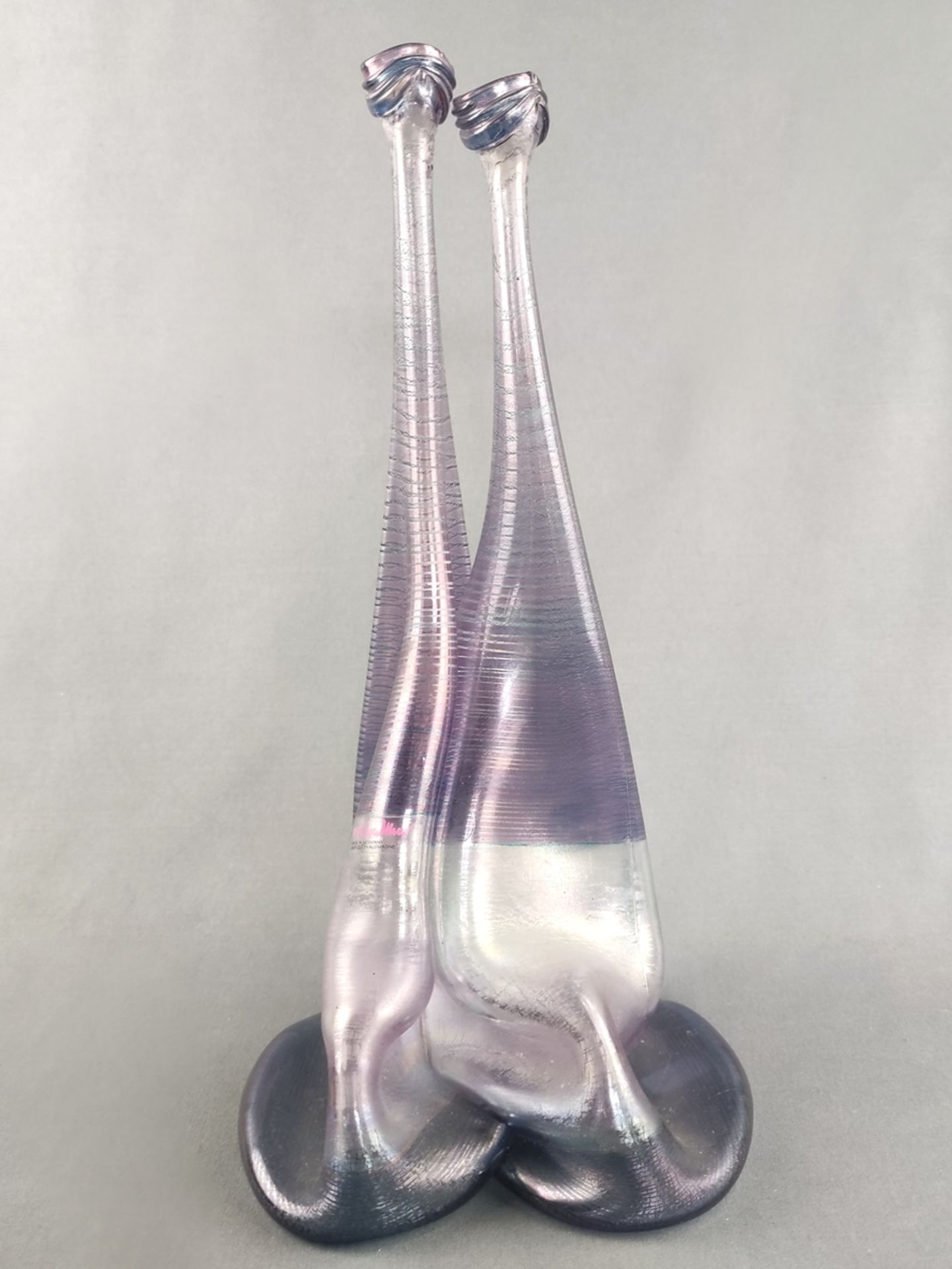 Design-Glasvase, Heiner Düsterhaus, aus zwei verwärmt geformten und lüstrierenden Flaschen, Lilatön - Bild 3 aus 5