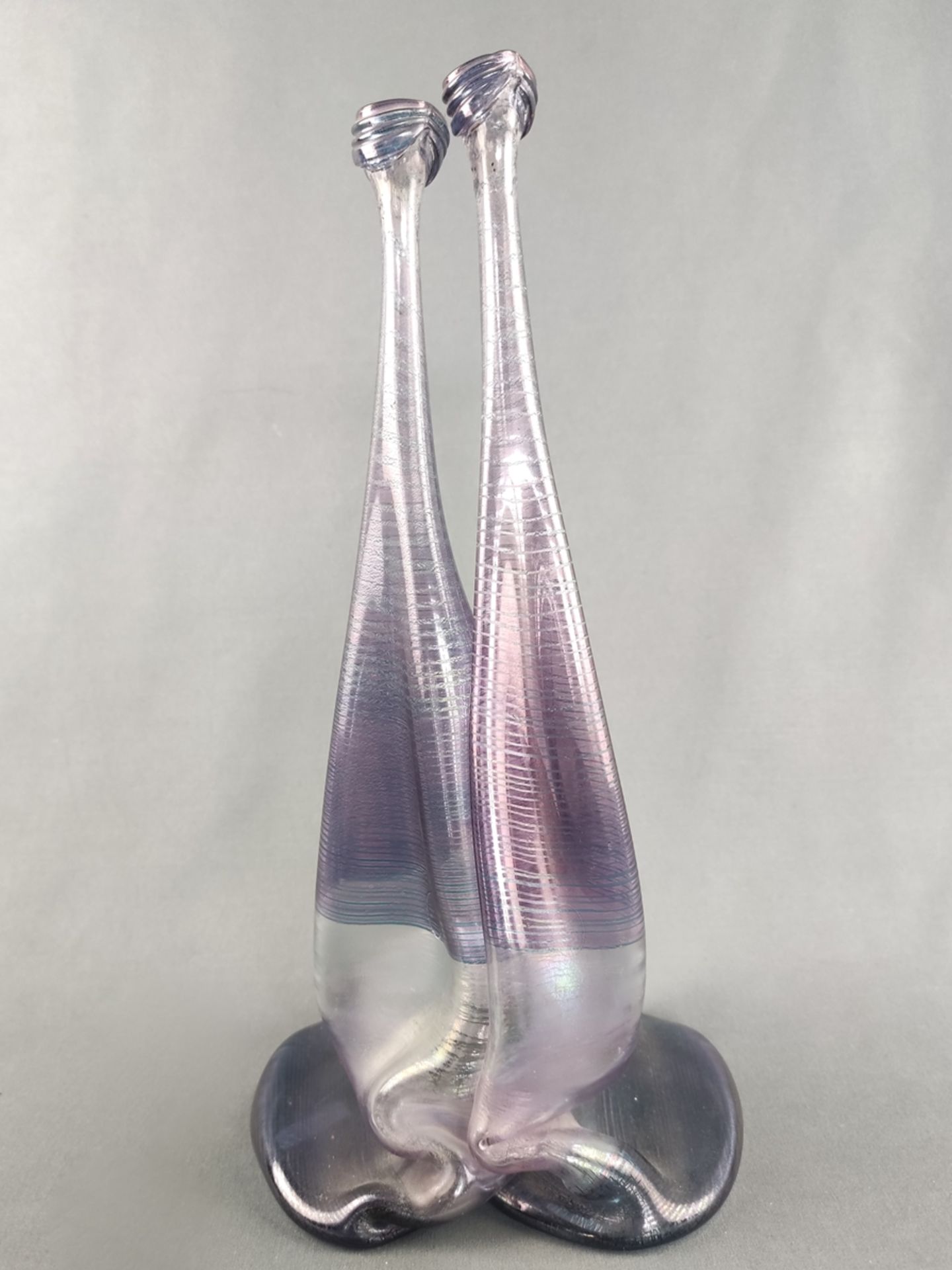 Design-Glasvase, Heiner Düsterhaus, aus zwei verwärmt geformten und lüstrierenden Flaschen, Lilatön