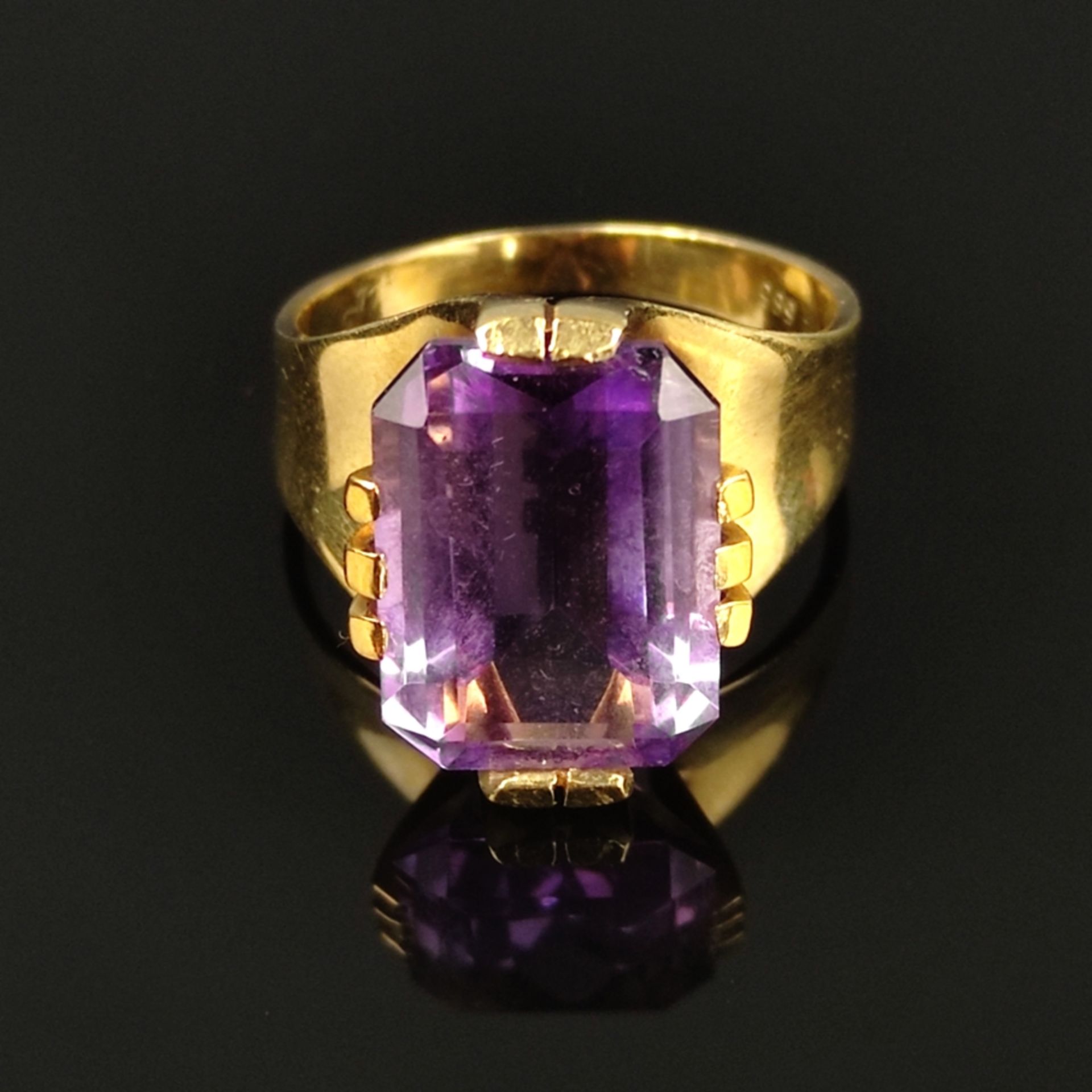 Amethyst-Ring, 585/14K Gelbgold (punziert), Gesamtgewicht 5g, mittig von Krappen eingefasster achte - Bild 2 aus 4