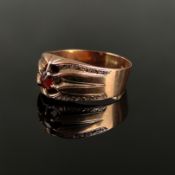 Granat-Ring, 333/8K Rotgold, 2,32g, mittig facettierter Granat von einem Durchmesser um 3,9mm, um 1
