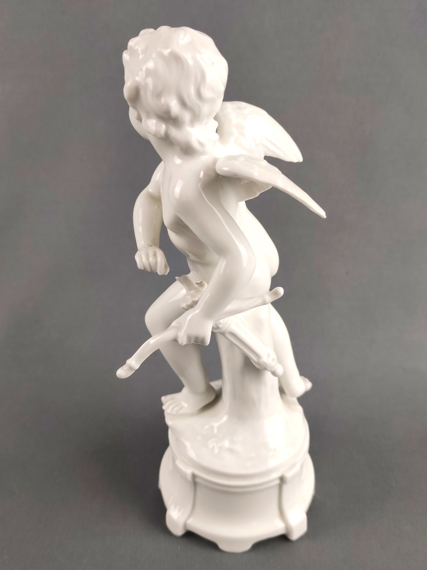 Amor-Figur, Ginori, Weißporzellan, Amor mit Pfeil und Bogen, auf runder Basis, Bodenmarke, Höhe 20c - Bild 2 aus 5