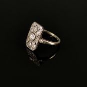 Art Deco-Ring, 750/18K Weißgold (getestet), 3,37g, achteckige Schauseite, mittig Diamant von um 0,2