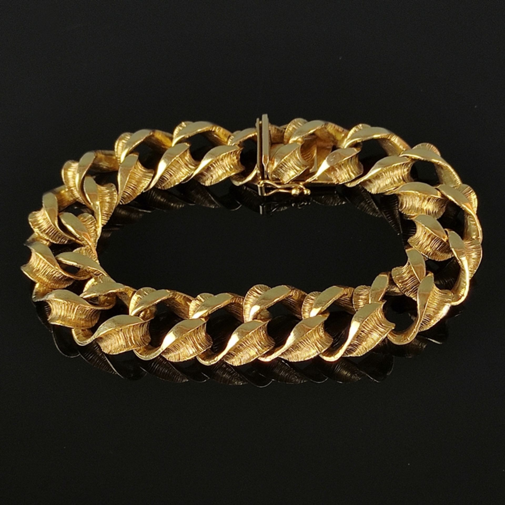 Armband, 585/14K Gelbgold (punziert), 43,8g, gearbeitet aus gedrehten und strukturiert gestalteten 