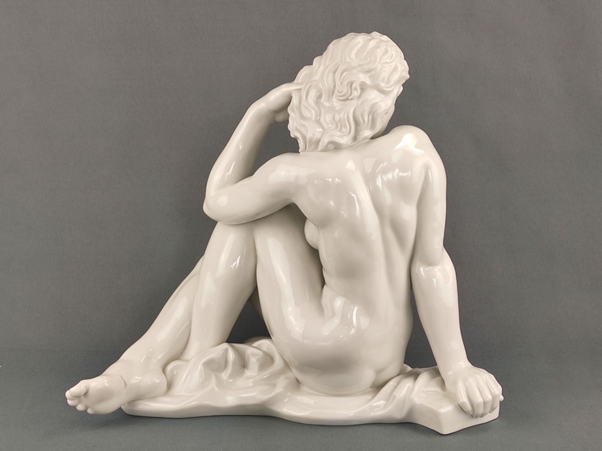 "Die Sinnende", seated female nude, sword mark Meissen, designed by Robert Ullmann 1940, signed and - Image 3 of 6