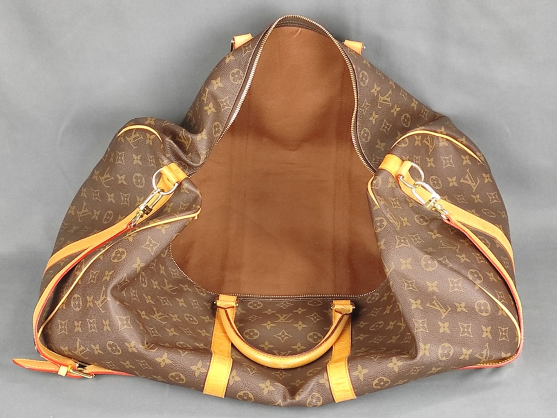 Louis Vuitton Reisetasche "Keepall 60", Monogram-Canvas, braune Lederhenkel und verstellbaren (abne - Bild 4 aus 4