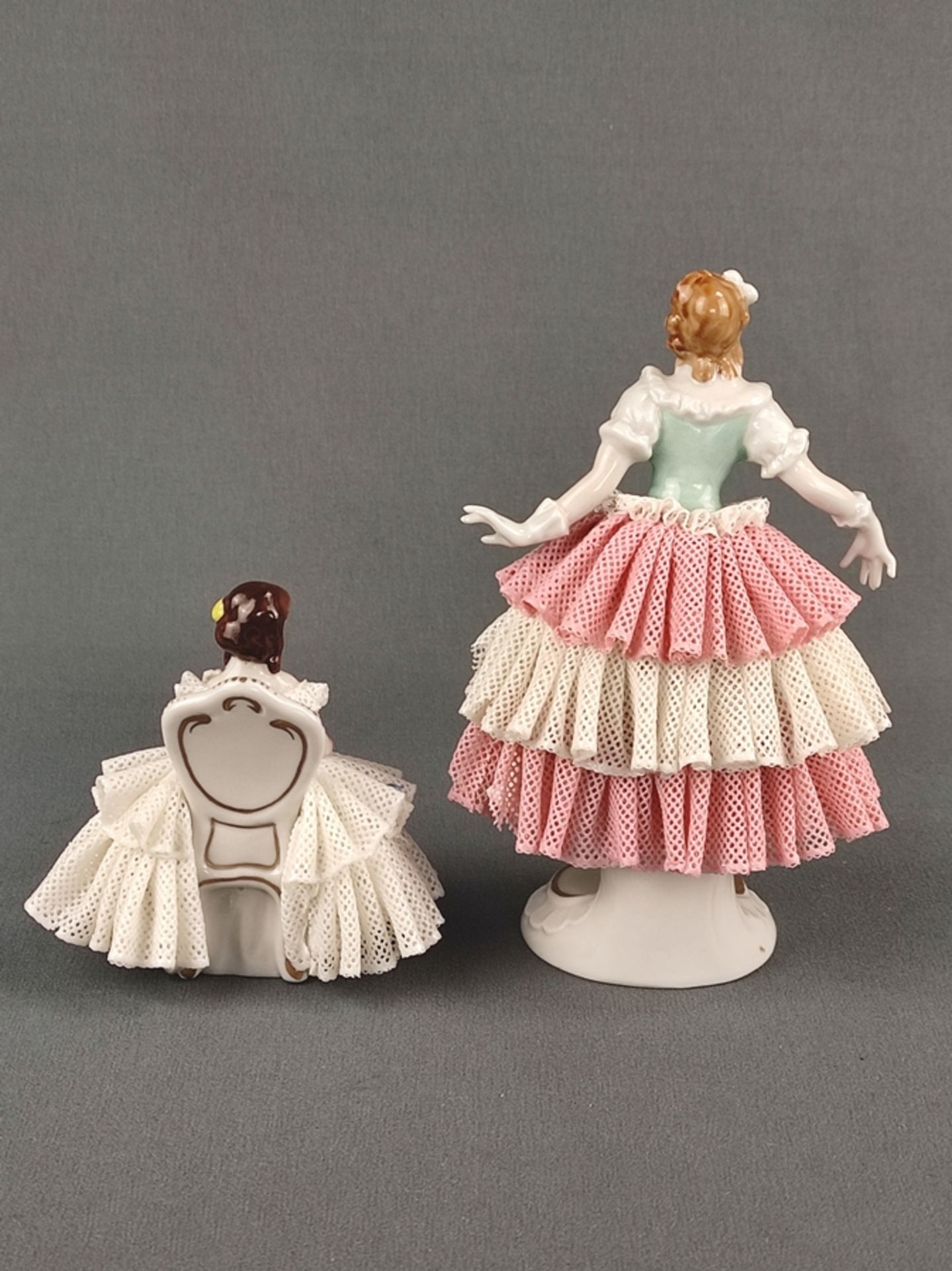 Zwei Porzellanfiguren in Tüllkleidern, "stehende Dame", Porzellanmanufaktur Unterweißbacher Werkstä - Bild 4 aus 9
