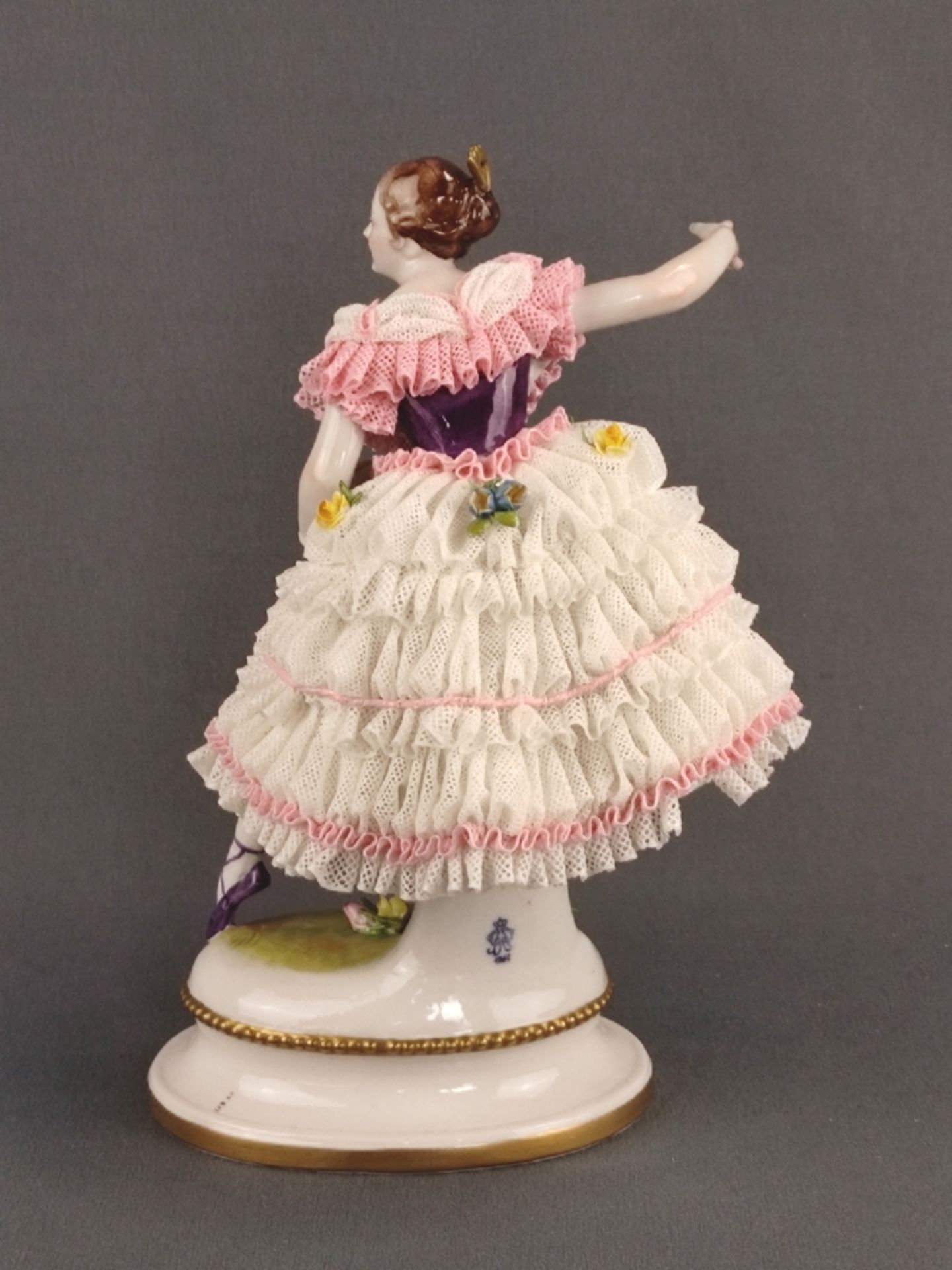 Tänzerin mit Fächer, Aelteste Vorstedter Porzellanmanufaktur, 20. Jahrhundert, polychrom bemalt, Kl - Bild 4 aus 8